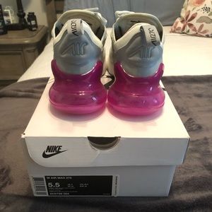 Nike Womens Air Max 270